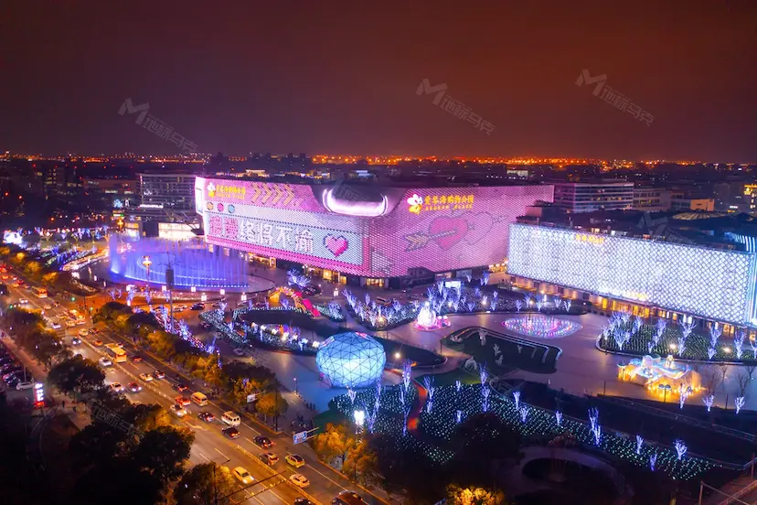 转角遇到爱丨地标马克情人节点亮全国，快来偶遇你的玫瑰
