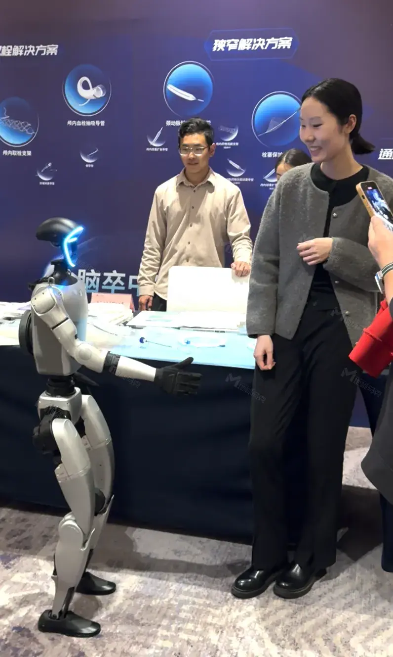 心玮医疗2025年经销商大会：人形机器人引领未来医疗科技新潮流