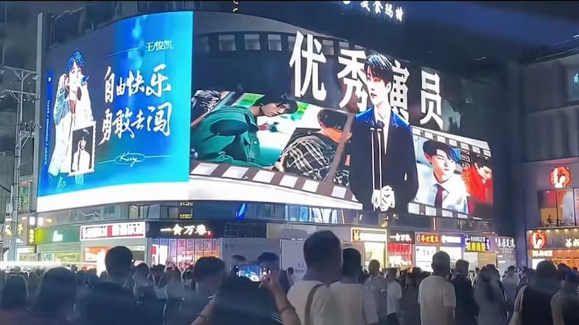 武汉江汉路步行街中心广场屏