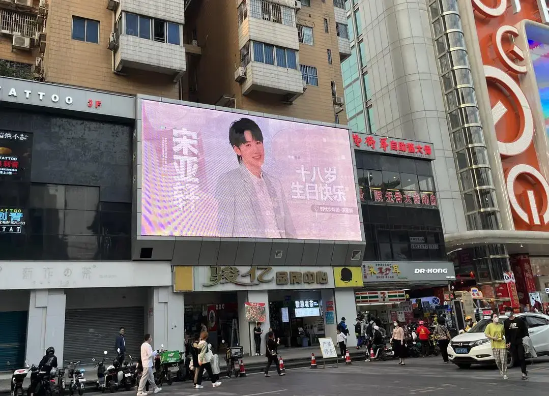 https://static.whalebuilding.com/markWebTest/support/xihulubuxingjiezhongxinping.jpg